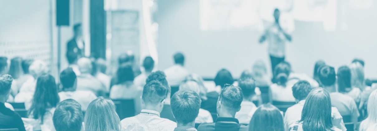 Publikum bei einer Konferenz zu Plastikmüllexporten